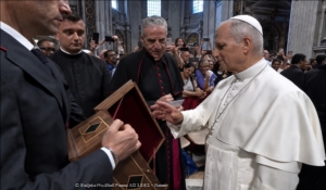 Mument Storiku fil-Vatikan: Tinbierek l-Warda tad-Deheb għan-Naxxar
